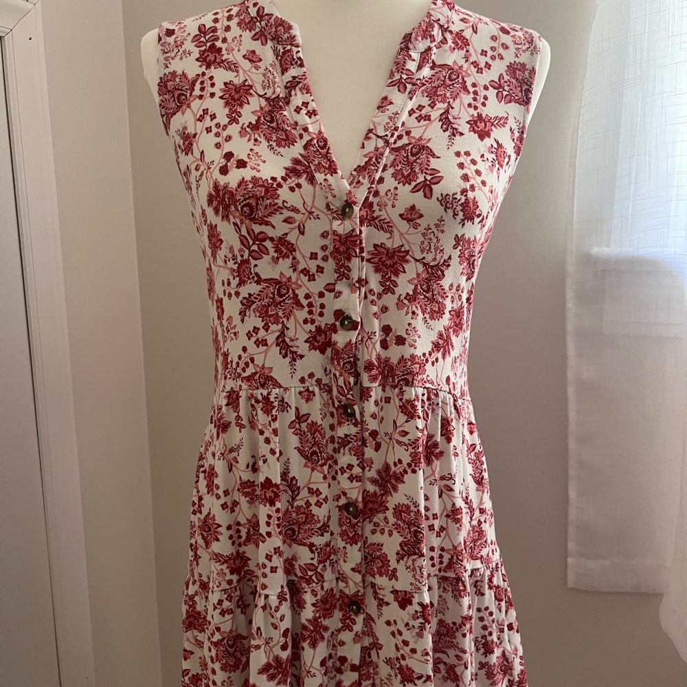 Wonderly Red Sleeveless V-Neck Tiered Tunic Length Sleeveless Blouse